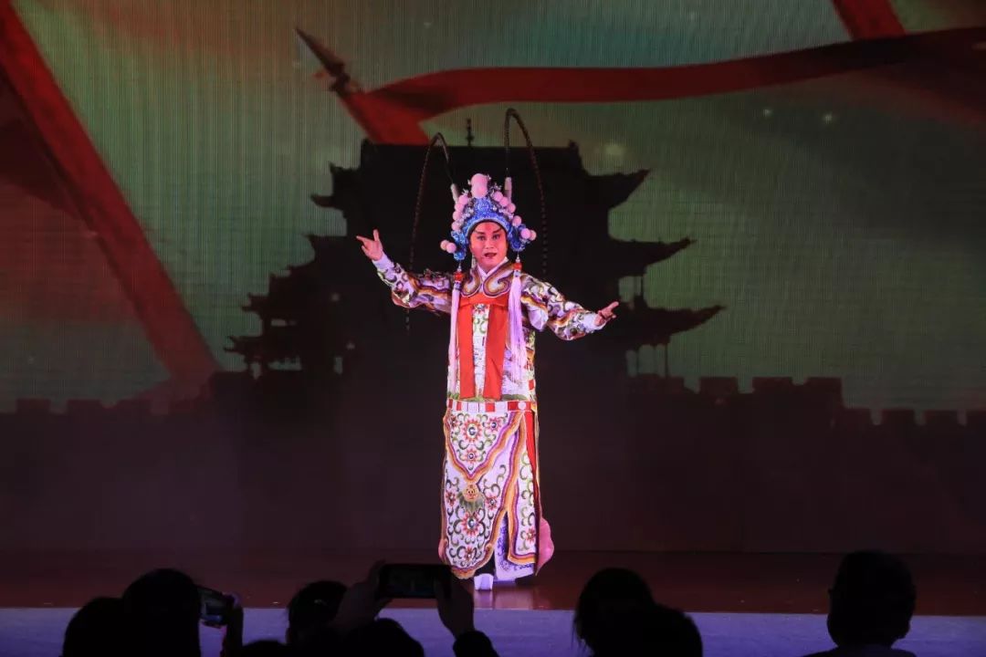 文艺名家进高校——省文联文艺小分队走进安徽理工大学(图32) 文艺名家进高校——省文联文艺小分队走进安徽理工大学(图32)