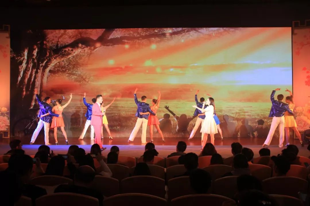 文艺名家进高校——省文联文艺小分队走进安徽理工大学(图34) 文艺名家进高校——省文联文艺小分队走进安徽理工大学(图34)