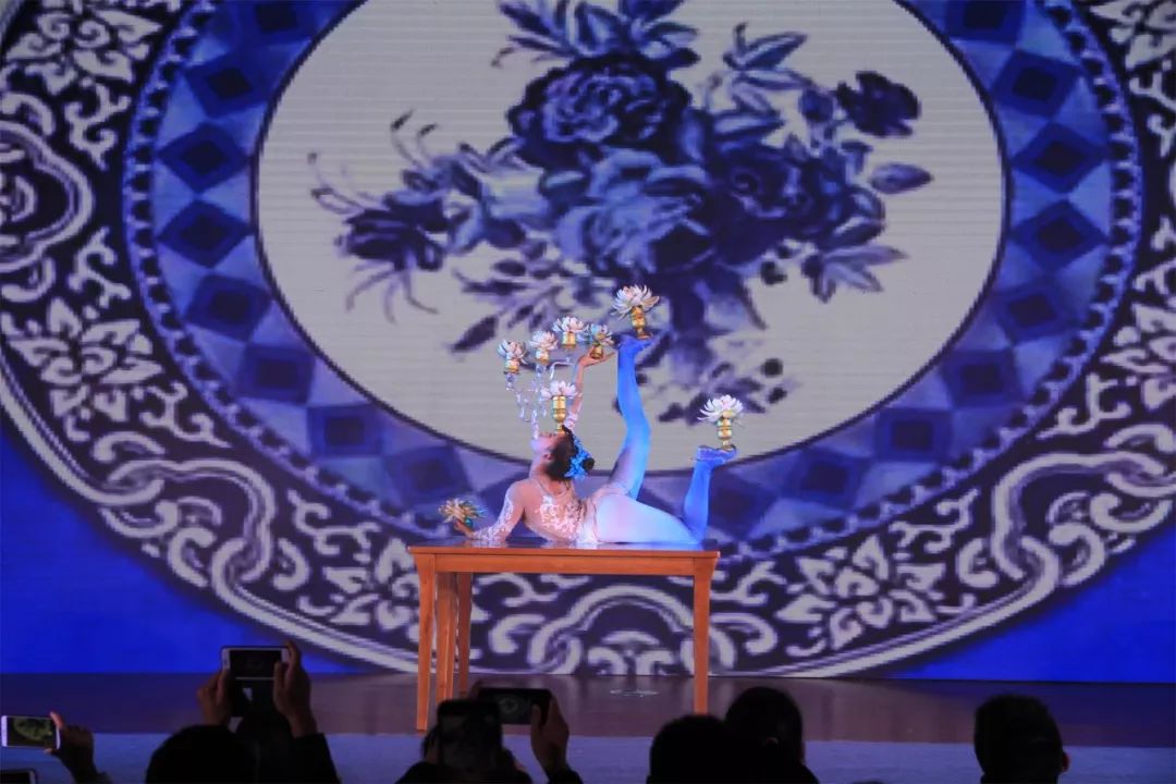 文艺名家进高校——省文联文艺小分队走进安徽理工大学(图43) 文艺名家进高校——省文联文艺小分队走进安徽理工大学(图43)