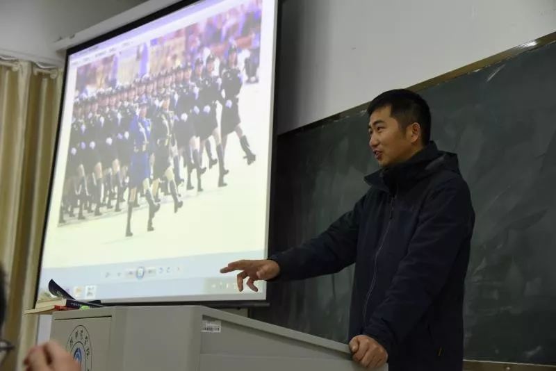 文艺名家进高校--省文联文艺小分队走进阜阳师范大学(图8) 文艺名家进高校--省文联文艺小分队走进阜阳师范大学(图8)