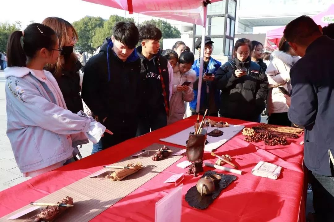 文艺名家进高校--省文联文艺小分队走进阜阳师范大学(图20) 文艺名家进高校--省文联文艺小分队走进阜阳师范大学(图20)