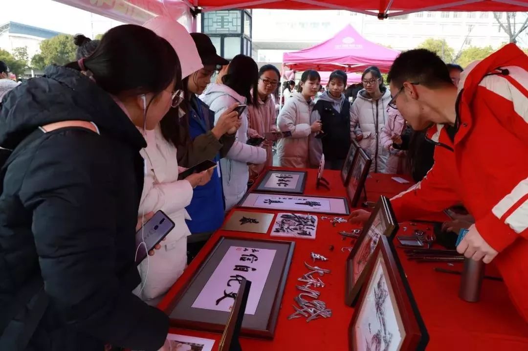 文艺名家进高校--省文联文艺小分队走进阜阳师范大学(图19) 文艺名家进高校--省文联文艺小分队走进阜阳师范大学(图19)