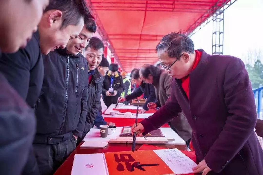 安徽省书法家协会积极开展2020年“我们的中国梦”——文化进万家、暨“同心同书·祖国新春好”送万福进万家活动(图5) 安徽省书法家协会积极开展2020年“我们的中国梦”——文化进万家、暨“同心同书·祖国新春好”送万福进万家活动(图5)