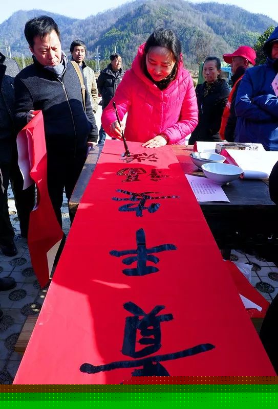 安徽省书法家协会积极开展2020年“我们的中国梦”——文化进万家、暨“同心同书·祖国新春好”送万福进万家活动(图11) 安徽省书法家协会积极开展2020年“我们的中国梦”——文化进万家、暨“同心同书·祖国新春好”送万福进万家活动(图11)