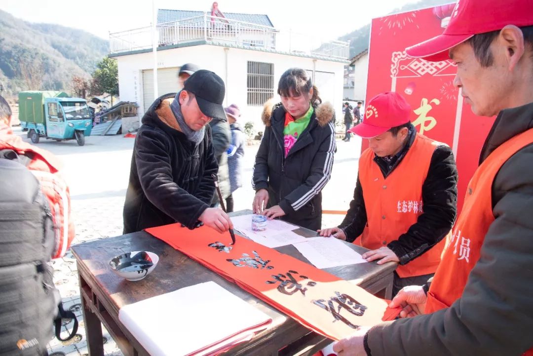 安徽省书法家协会积极开展2020年“我们的中国梦”——文化进万家、暨“同心同书·祖国新春好”送万福进万家活动(图14) 安徽省书法家协会积极开展2020年“我们的中国梦”——文化进万家、暨“同心同书·祖国新春好”送万福进万家活动(图14)