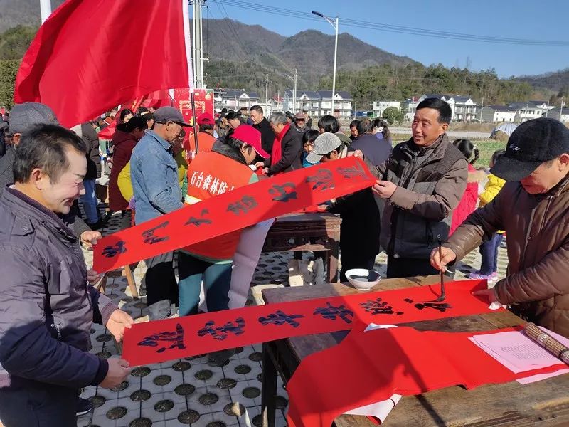 安徽省书法家协会积极开展2020年“我们的中国梦”——文化进万家、暨“同心同书·祖国新春好”送万福进万家活动(图16) 安徽省书法家协会积极开展2020年“我们的中国梦”——文化进万家、暨“同心同书·祖国新春好”送万福进万家活动(图16)