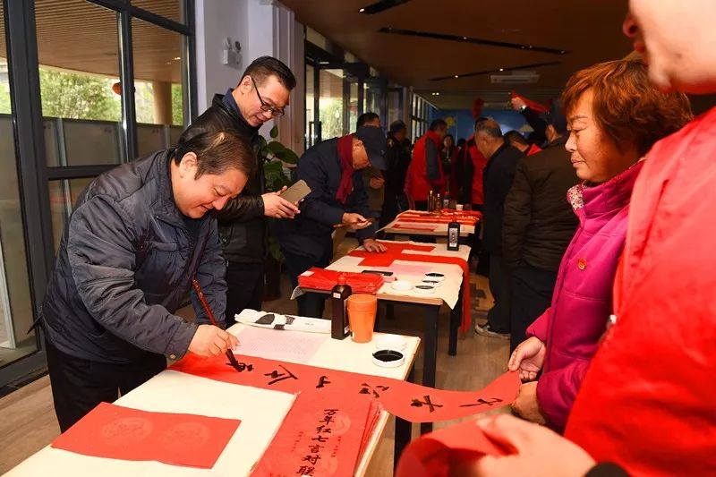 安徽省书法家协会积极开展2020年“我们的中国梦”——文化进万家、暨“同心同书·祖国新春好”送万福进万家活动(图20) 安徽省书法家协会积极开展2020年“我们的中国梦”——文化进万家、暨“同心同书·祖国新春好”送万福进万家活动(图20)