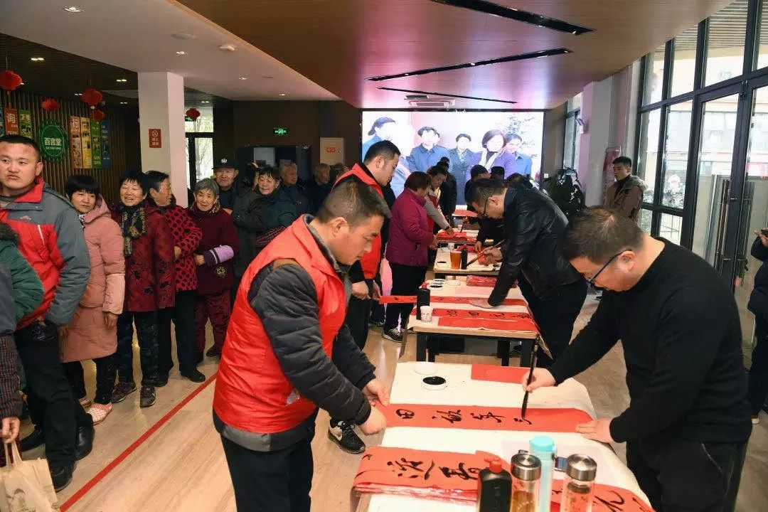 安徽省书法家协会积极开展2020年“我们的中国梦”——文化进万家、暨“同心同书·祖国新春好”送万福进万家活动(图22) 安徽省书法家协会积极开展2020年“我们的中国梦”——文化进万家、暨“同心同书·祖国新春好”送万福进万家活动(图22)