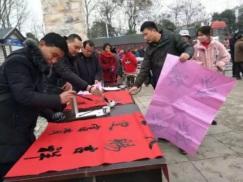 全省书法界深入开展2020“我们的中国梦”——文化进万家、暨“同心同书·祖国新春好”送万福进万家活动(图4) 全省书法界深入开展2020“我们的中国梦”——文化进万家、暨“同心同书·祖国新春好”送万福进万家活动(图4)