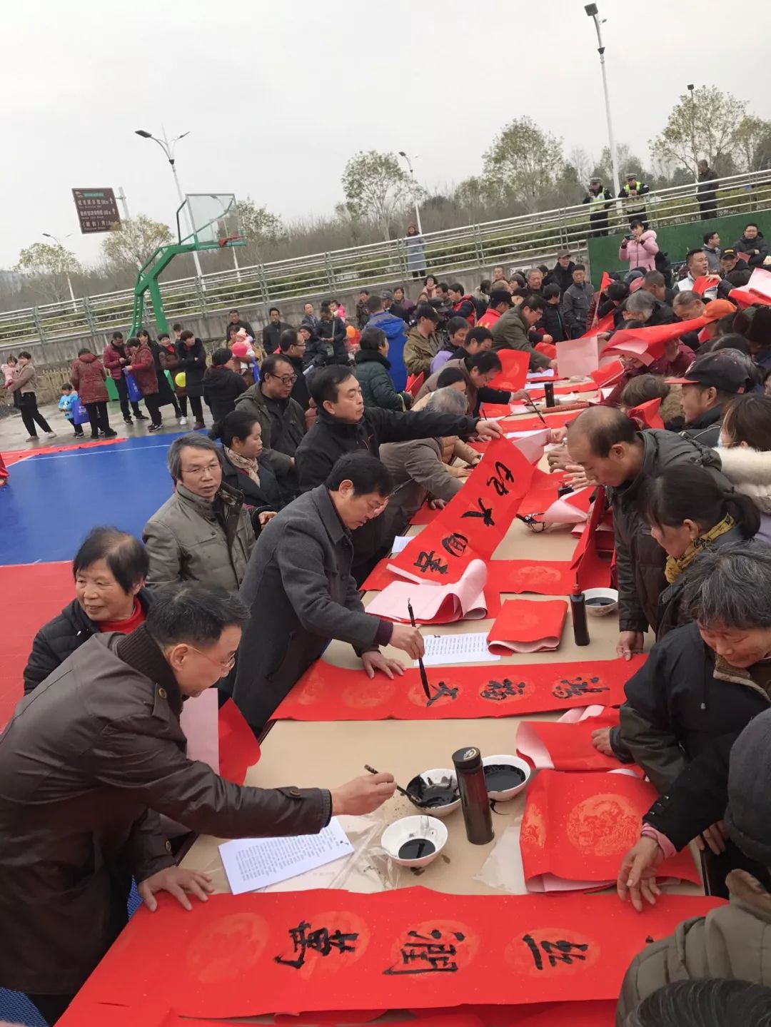 全省书法界深入开展2020“我们的中国梦”——文化进万家、暨“同心同书·祖国新春好”送万福进万家活动(图21) 全省书法界深入开展2020“我们的中国梦”——文化进万家、暨“同心同书·祖国新春好”送万福进万家活动(图21)