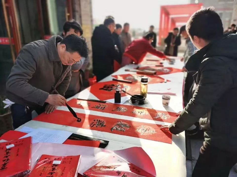 全省书法界深入开展2020“我们的中国梦”——文化进万家、暨“同心同书·祖国新春好”送万福进万家活动(图28) 全省书法界深入开展2020“我们的中国梦”——文化进万家、暨“同心同书·祖国新春好”送万福进万家活动(图28)