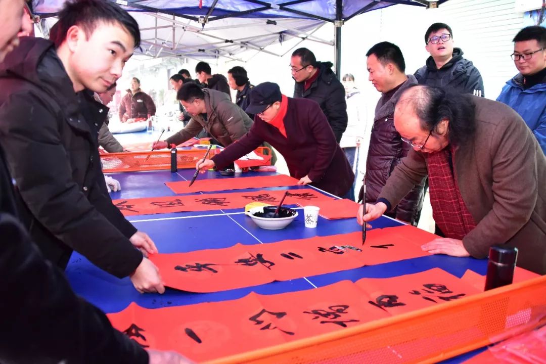 安徽省书协文艺志愿服务分队走进阜南、利辛、萧县开展"送文化年货"活动。(图5)