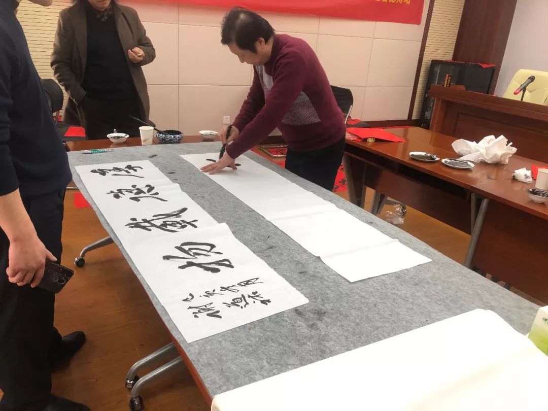 省暨合肥市书协送文化年货活动走进警营、社区、企业和春运一线(图9) 省暨合肥市书协送文化年货活动走进警营、社区、企业和春运一线(图9)