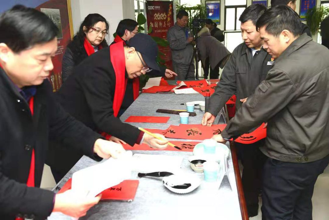 省暨合肥市书协送文化年货活动走进警营、社区、企业和春运一线(图17) 省暨合肥市书协送文化年货活动走进警营、社区、企业和春运一线(图17)