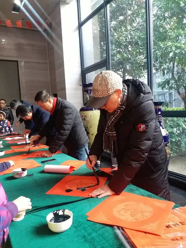 省暨合肥市书协送文化年货活动走进警营、社区、企业和春运一线(图23) 省暨合肥市书协送文化年货活动走进警营、社区、企业和春运一线(图23)