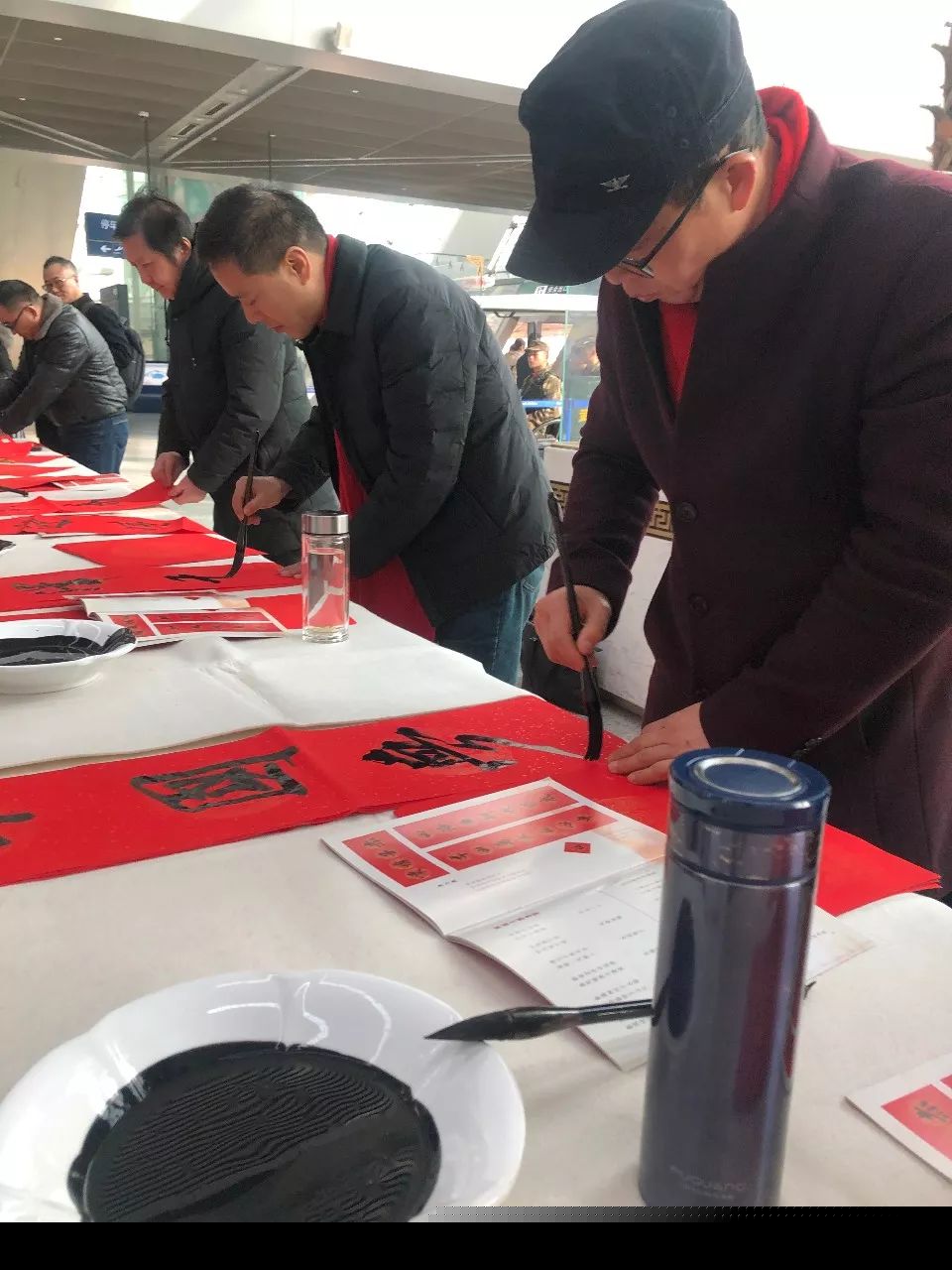 省暨合肥市书协送文化年货活动走进警营、社区、企业和春运一线(图34) 省暨合肥市书协送文化年货活动走进警营、社区、企业和春运一线(图34)