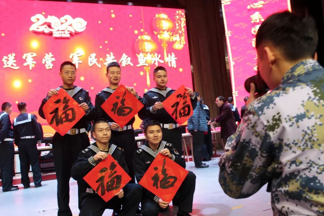 2020年“我们的中国梦”—文化进万家暨送“文化年货”系列活动|省文联文艺志愿服务书画小分队走进军营(图12) 2020年“我们的中国梦”—文化进万家暨送“文化年货”系列活动|省文联文艺志愿服务书画小分队走进军营(图12)