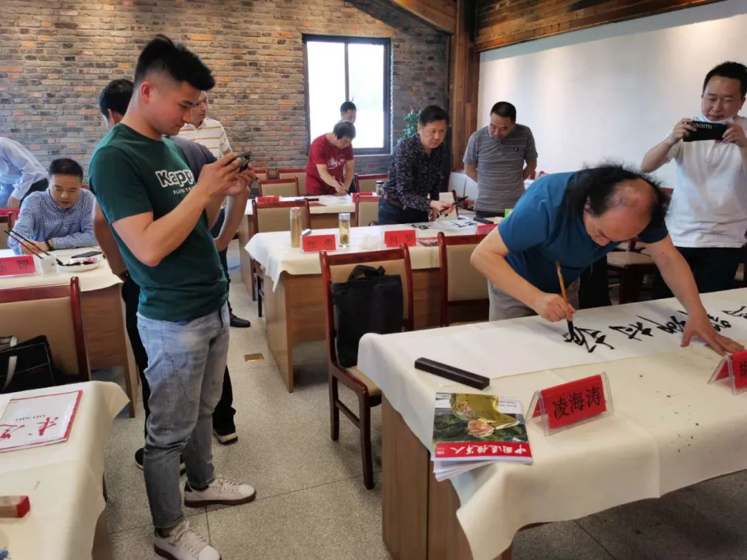 省暨合肥市书协赴长丰县开展“到人民中去”志愿服务活动(图4) 省暨合肥市书协赴长丰县开展“到人民中去”志愿服务活动(图4)