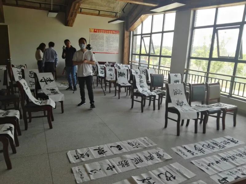 省暨合肥市书协赴长丰县开展“到人民中去”志愿服务活动(图6) 省暨合肥市书协赴长丰县开展“到人民中去”志愿服务活动(图6)