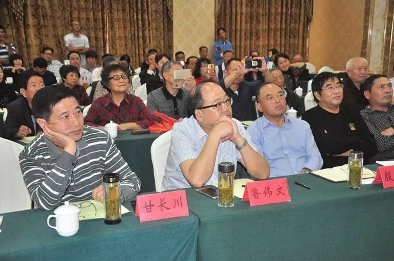 微信图片_20191012193118.jpg 省书协赴太湖开展“到人民中去”——文艺志愿服务培训活动(图2)