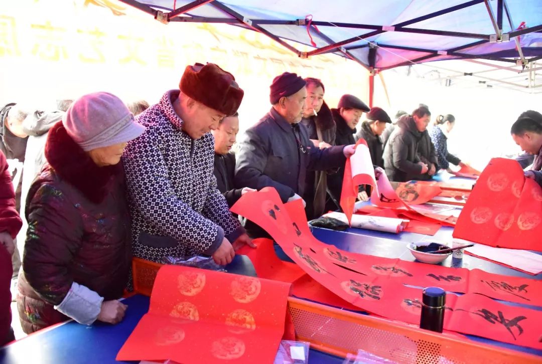 安徽省书协文艺志愿服务分队走进阜南、利辛、萧县开展"送文化年货"活动。(图8) 安徽省书协文艺志愿服务分队走进阜南、利辛、萧县开展"送文化年货"活动。(图8)