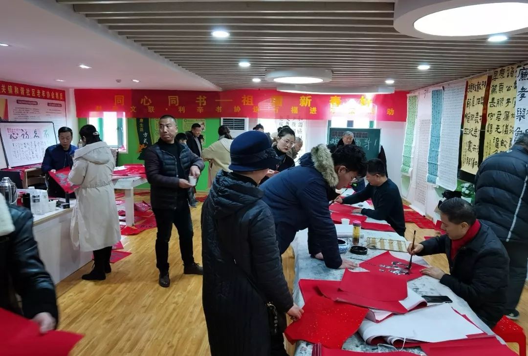 安徽省书协文艺志愿服务分队走进阜南、利辛、萧县开展"送文化年货"活动。(图12) 安徽省书协文艺志愿服务分队走进阜南、利辛、萧县开展"送文化年货"活动。(图12)