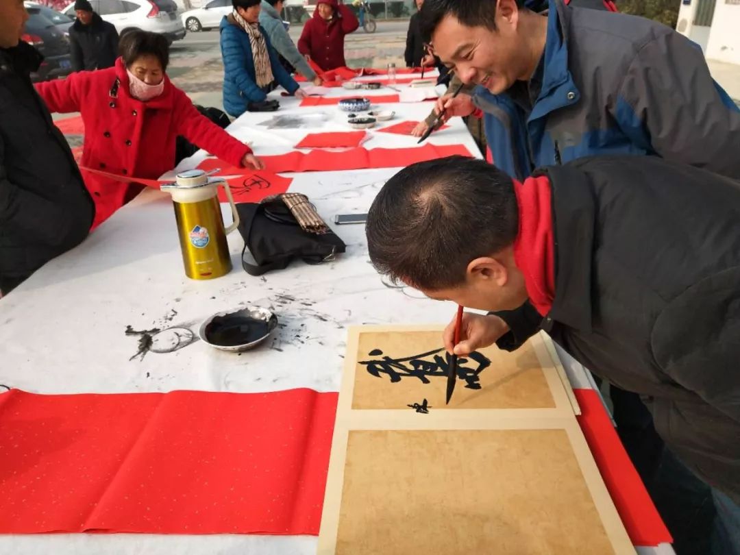 安徽省书协文艺志愿服务分队走进阜南、利辛、萧县开展"送文化年货"活动。(图23) 安徽省书协文艺志愿服务分队走进阜南、利辛、萧县开展"送文化年货"活动。(图23)