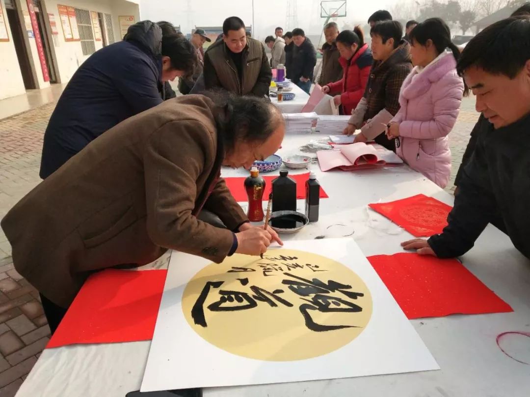 安徽省书协文艺志愿服务分队走进阜南、利辛、萧县开展"送文化年货"活动。(图25) 安徽省书协文艺志愿服务分队走进阜南、利辛、萧县开展"送文化年货"活动。(图25)