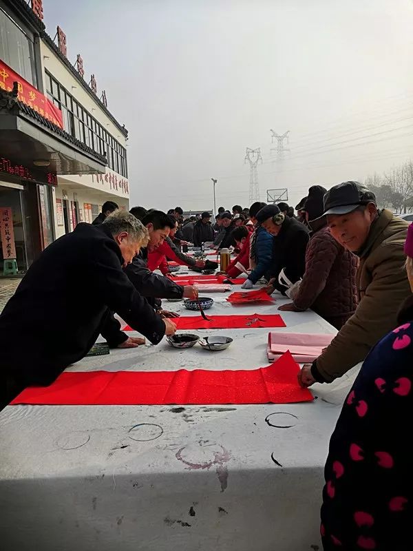 安徽省书协文艺志愿服务分队走进阜南、利辛、萧县开展"送文化年货"活动。(图29) 安徽省书协文艺志愿服务分队走进阜南、利辛、萧县开展"送文化年货"活动。(图29)