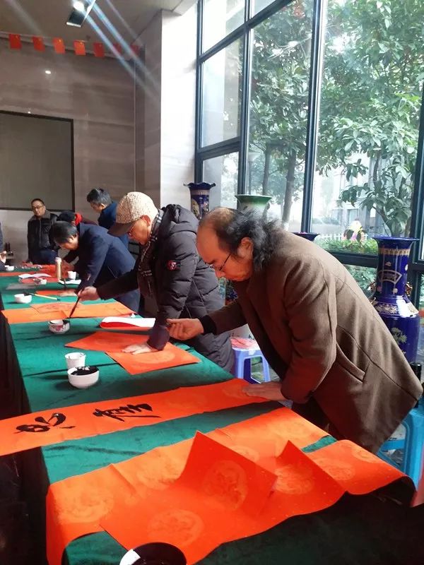 省暨合肥市书协送文化年货活动走进警营、社区、企业和春运一线(图24) 省暨合肥市书协送文化年货活动走进警营、社区、企业和春运一线(图24)