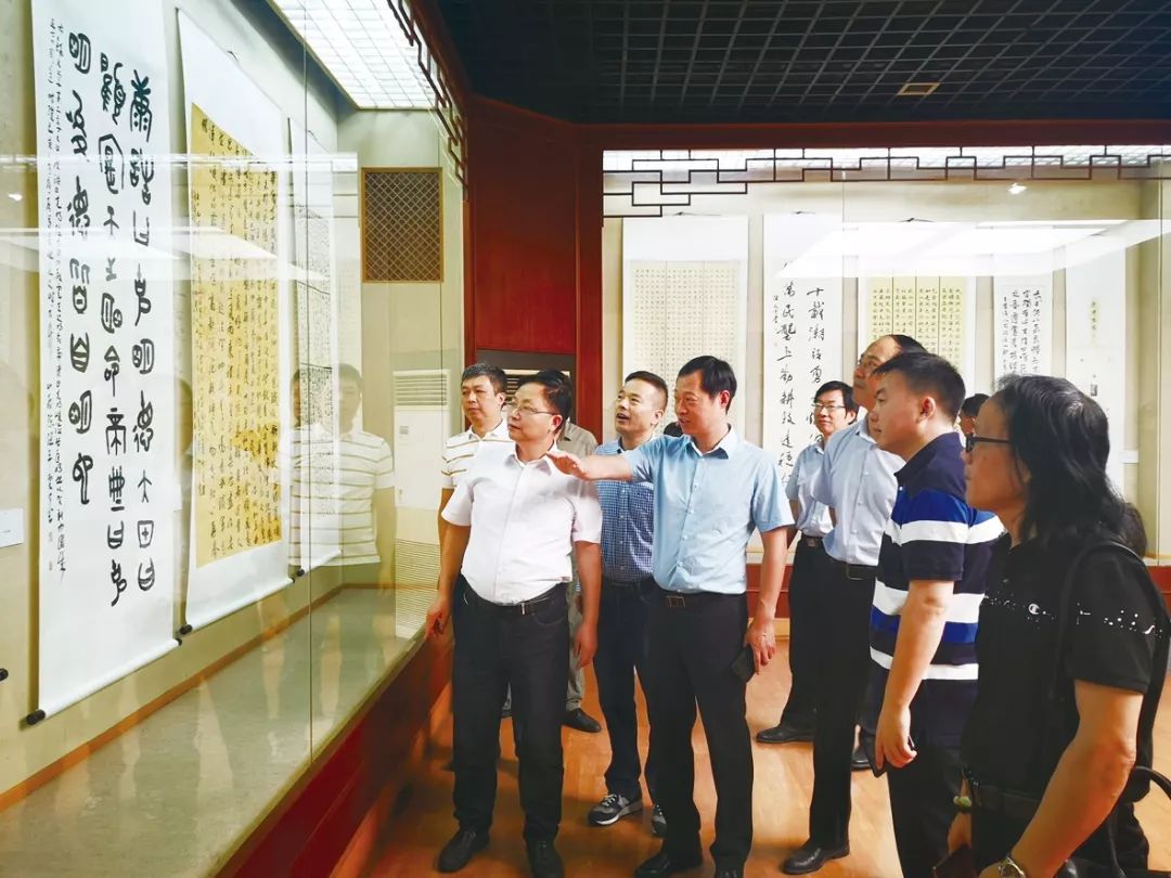 “庆祝中华人民共和国成立70周年——合肥市第六届书法大展”在亚明艺术馆开幕(图7) “庆祝中华人民共和国成立70周年——合肥市第六届书法大展”在亚明艺术馆开幕(图7)