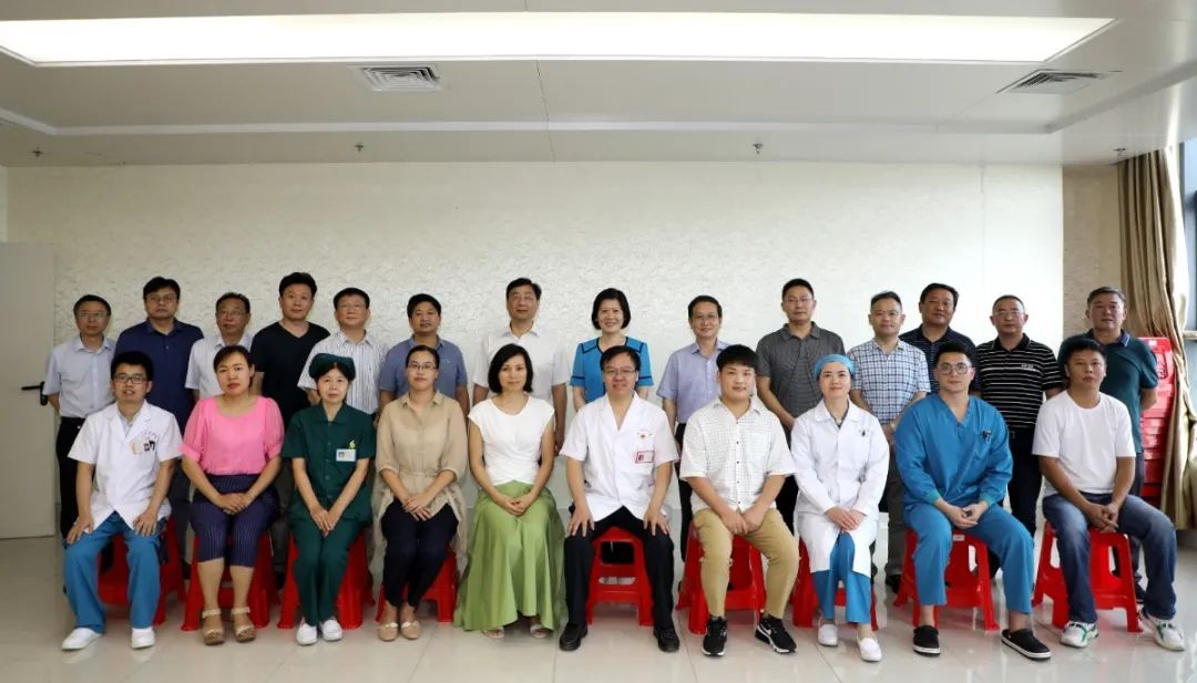 省文联赴六安向援鄂抗疫医务工作者赠送书画作品(图1)