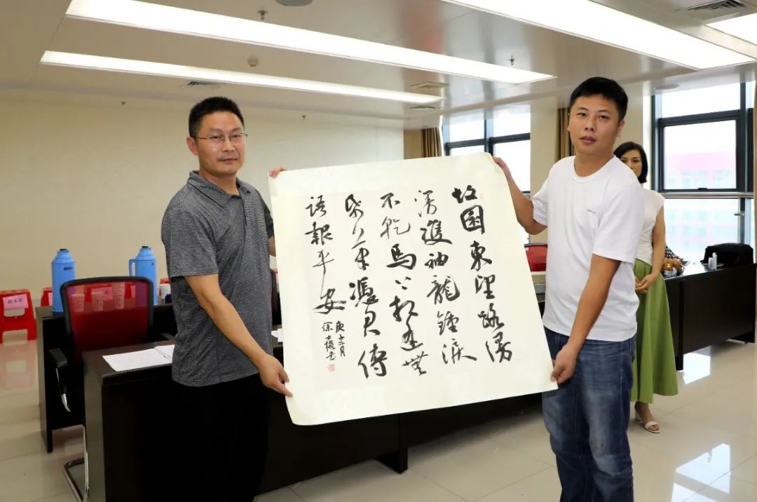 省文联赴六安向援鄂抗疫医务工作者赠送书画作品(图4)